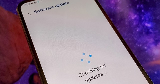 Lý do người dùng điện thoại Galaxy cần cập nhật thiết bị sớm
