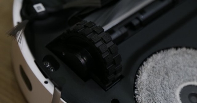 Robot hút bụi lau nhà thông minh với mắt lazer và bánh xe nâng hạ