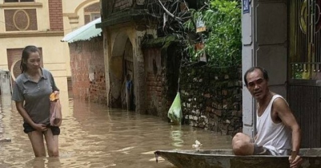 Miêu Nha ngập sâu cả tuần, hàng trăm hộ dân phải di tản