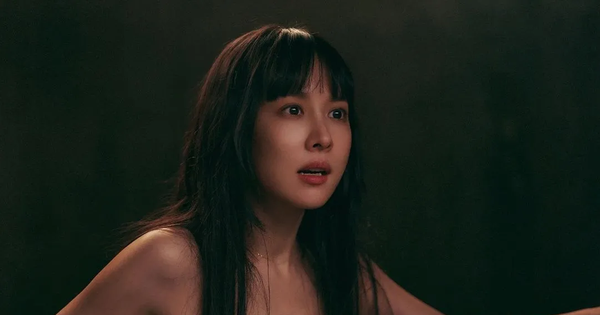 Trước khi ngủ mà ngắm mỹ nhân 18+ này là thức đến sáng: Nhan sắc được tạo hóa ưu ái, ánh mắt nhìn cột điện cũng tình