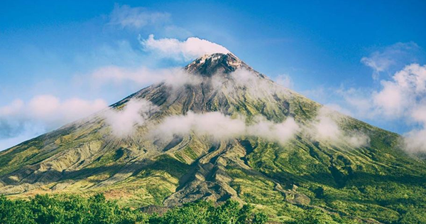 Muôn cách chặn dòng dung nham ngọn núi lửa lớn nhất thế giới ở Hawaii: Dùng cả máy bay ném bom lẫn 'niềm tin' đều vô vọng