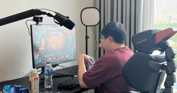 Từ bỏ lương 55 tỷ⁄ năm, SofM về Việt Nam làm streamer