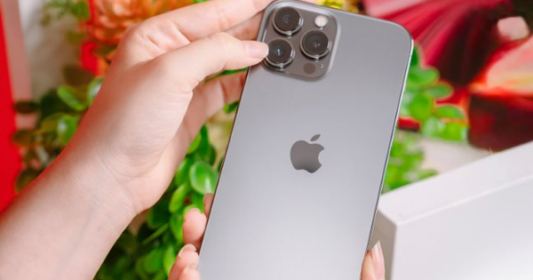 Bảng giá iPhone gây choáng: iPhone 16 và các dòng iPhone cũ giảm giá còn 9,9 triệu đồng