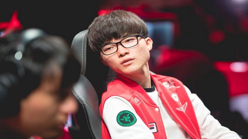 “Đua đòi” chơi Jump King, Faker đã phải hối hận với quyết định này