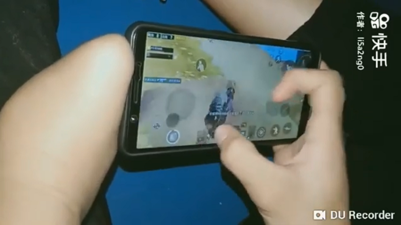 Cảm phục game thủ tật nguyền vẫn “quẩy” PUBG Mobile cực điêu luyện bằng một tay