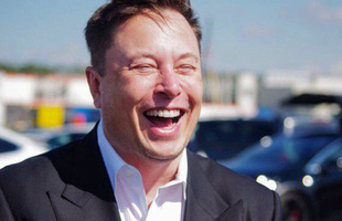 Con hát mẹ khen hay: mẹ Elon Musk khoe 