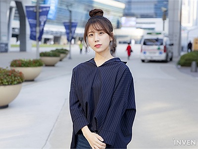 Cùng gặp Park Jee-Sun, cô nàng phỏng vấn viên “đáng yêu ” của LCK 2019