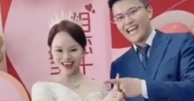 Cặp đôi nổi tiếng từng kiếm 14 tỷ đồng một ngày tuyên bố bỏ nghề