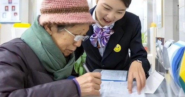 Đem hơn 1 tỷ đồng gửi tiết kiệm, 3 năm sau đi rút, ông lão rơi vào tình cảnh tiến thoái lưỡng nan
