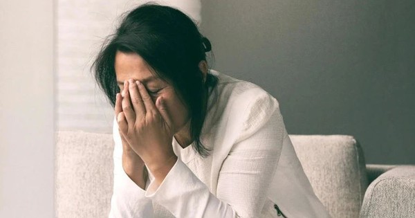 Khách hàng mất trắng hợp đồng bảo hiểm 1 tỷ đồng vì quên đóng phí, công ty thông báo: Do chị đi nước ngoài nên không thể liên lạc