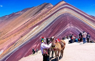 Núi Vinicunca: Kỳ quan thiên nhiên đáng kinh ngạc, đẹp đến nỗi được mệnh danh là 