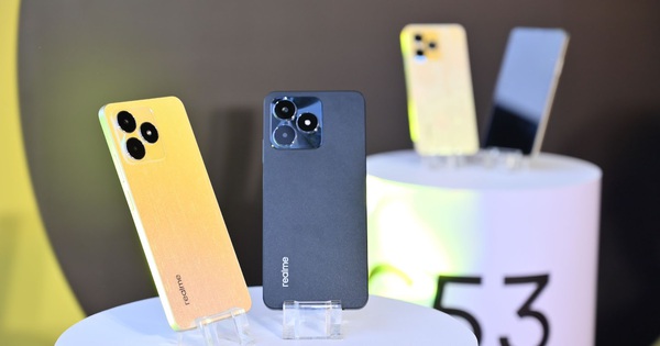 Ra mắt điện thoại có camera 