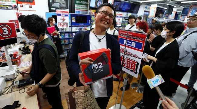 Nintendo Switch 2 “cháy hàng” toàn cầu ngay ngày đầu mở bán