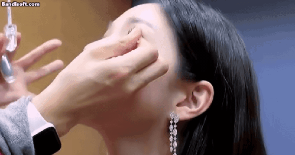 Mỹ nhân Hàn mượn cớ quảng bá phim mới để gặp tình cũ: Sơ hở là "thả thính", đồng nghiệp xem mà ngại