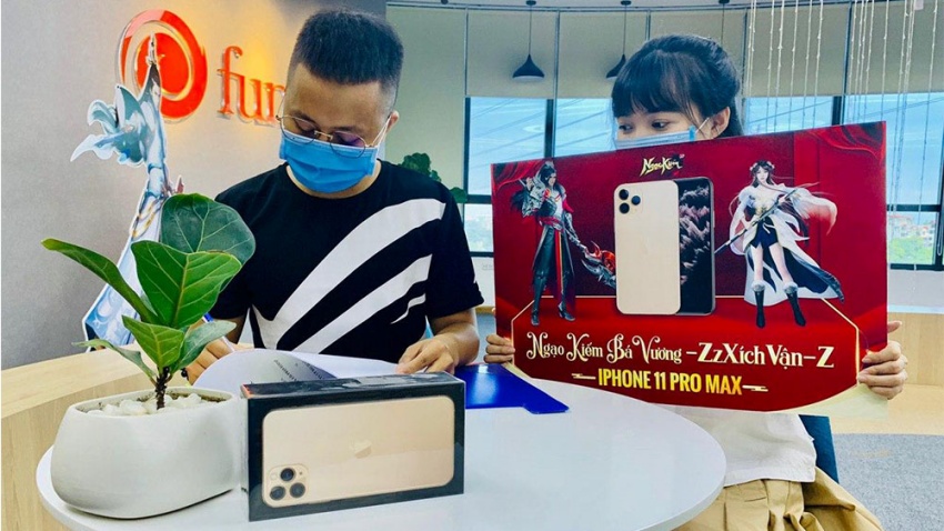 iPhone 11 Pro Max đã được trao cho Ngạo Kiếm Bá Vương tại trụ sở Funtap