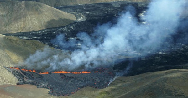 Núi lửa phun trào dữ dội tại Iceland