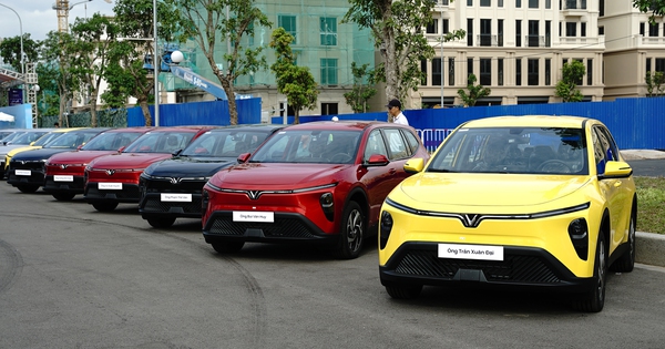Cầm lái thực tế VinFast Limo Green giá 749 triệu đồng: Lái ngon bất ngờ, mượt như xe tiền tỷ