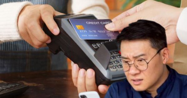 Thẻ tín dụng liên tiếp có 4 giao dịch lạ, trừ 91 triệu đồng, người đàn ông bình tĩnh mua thêm chai nước rồi báo công an: tòa phán 