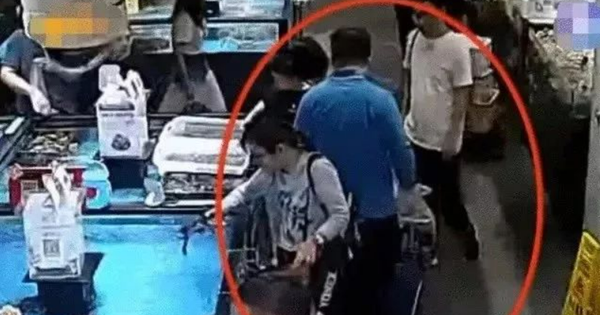 Người đàn ông chuyển khoản thanh toán hơn 117.000 đồng cho 10 đơn hàng, chủ siêu thị xác nhận đã nhận đủ nhưng lại báo cảnh sát