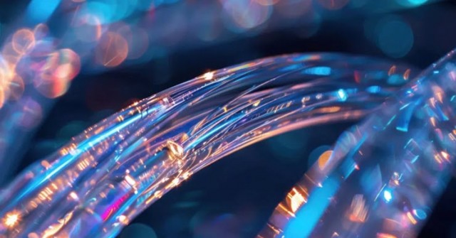 Microsoft công bố công nghệ cáp quang mới, Internet gần "tốc độ ánh sáng"