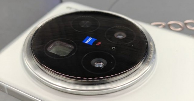 Smartphone đầu tiên trên thế giới có hai camera 200MP