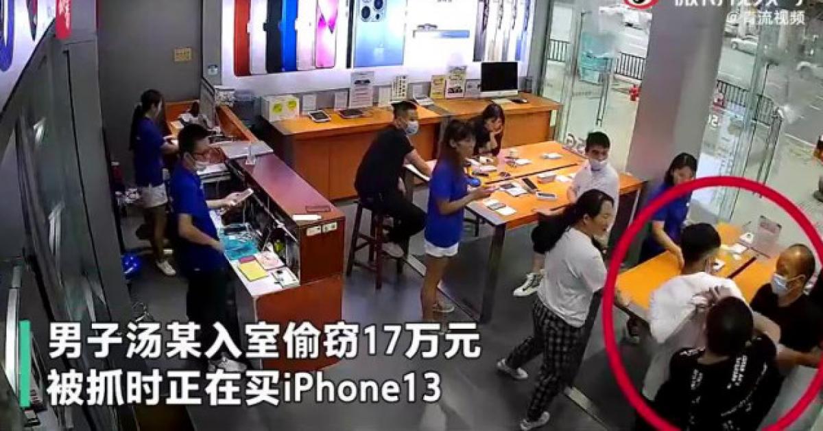 Thanh niên bị tóm khi đang mua iPhone 13, vội đổ thừa cho bạn gái quá thực dụng