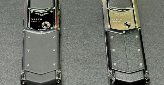 Chiếc Vertu Signature giả “phông bạt” giống 99% hàng thật tại Việt Nam