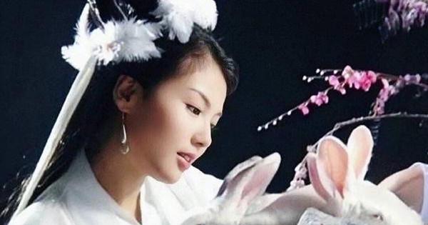 10 nàng Hằng Nga đẹp nhất Trung Quốc: Địch Lệ Nhiệt Ba xếp sau Trịnh Sảng, hạng 1 trời sinh để làm tiên nữ