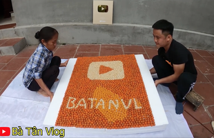 Bà Tân Vlog làm hẳn nút vàng Youtube siêu to khổng lồ bằng cá viên chiên, nhưng vì hết cá nên đành phải làm 