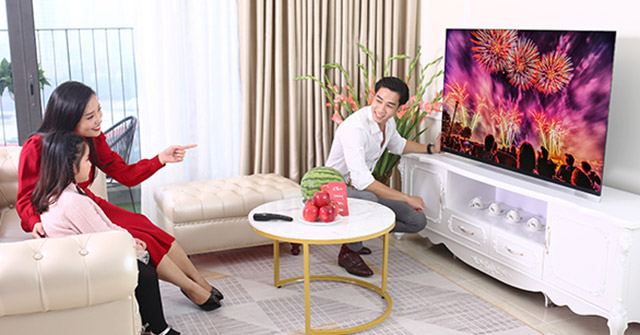 3 mẫu TV OLED 65 inch tô điểm cho phòng khách sang trọng dịp Tết