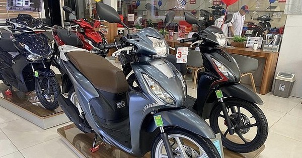 Giá Honda Vision đầu năm 2025: Chênh cả triệu đồng nhưng còn kém xa thời sốt giá