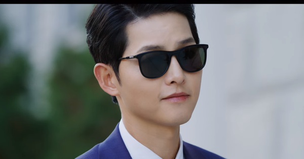 Song Joong Ki lại gặp biến to suýt mất tòa nhà ở Vincenzo tập 5, đánh nhau rốp rẻng vẫn không quên tạo nét cùng siêu xe