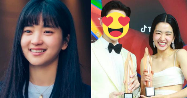 Khoảnh khắc gây bão Baeksang 2022: Kim Tae Ri và một nam thần đưa đẩy quá ngọt, cỡ nào mà netizen đòi đóng phim chung gấp?