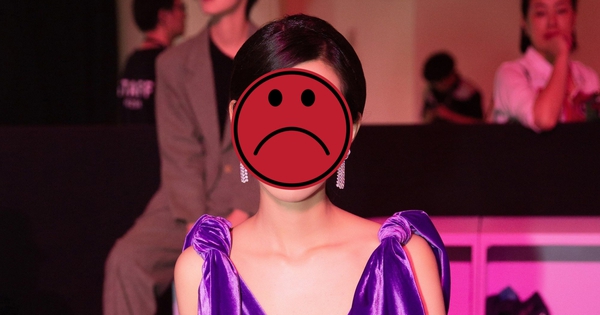 Uất ức thay cho 
