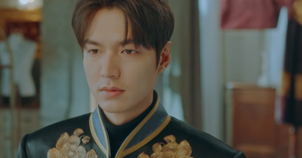 Quân Vương Bất Diệt tập 15: Lee Min Ho khoác bộ lễ phục trịnh trọng nhất, quyết chiến sinh tử để cứu Kim Go Eun