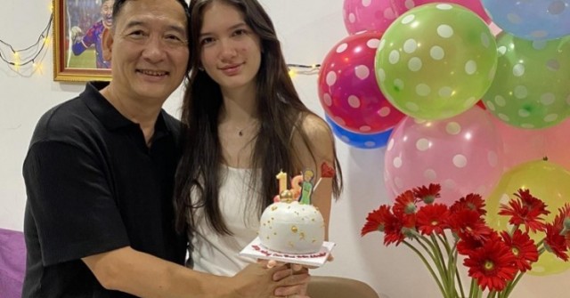 Bố mẹ Văn Lâm mừng con gái út tròn 18 tuổi