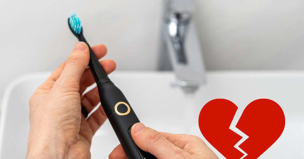 Người phụ nữ bắt quả tang chồng ngoại tình nhờ bàn chải đánh răng điện