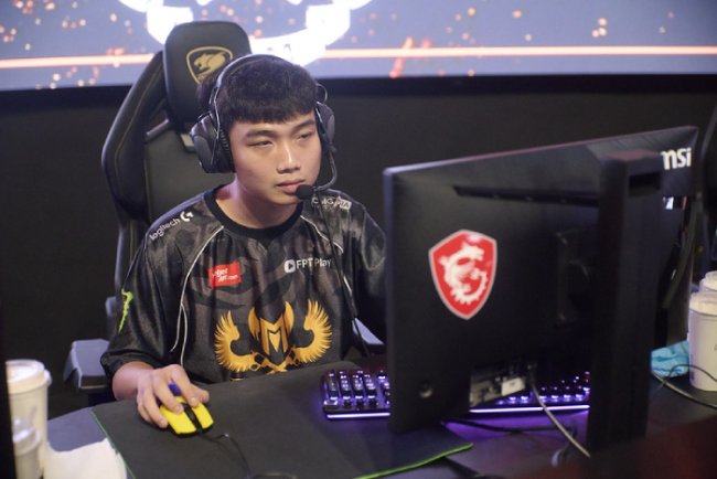 GAM Artemis : Azir là lựa chọn cả team đã luyện nhiều lần, nhưng xử lý kỹ năng không tốt khiến thất bại
