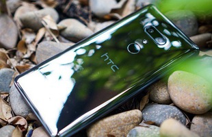 Ảnh thực tế HTC U12 Plus tại Việt Nam: phím bấm cảm biến lực, 4 camera, màn hình tràn viền không tai thỏ