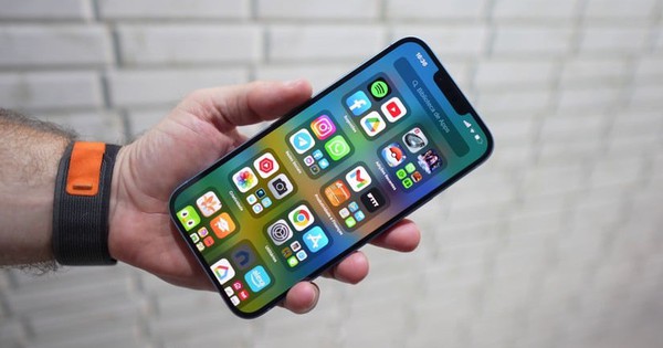 Chiếc iPhone từng khiến thị trường bùng nổ nay giảm kỷ lục hơn 12 triệu đồng