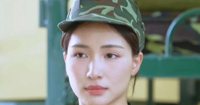 Hòa Minzy bị nhắc nhở và tịch thu đồ ở 
