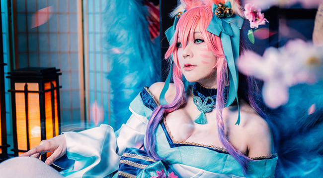 LMHT: Ngẩn ngơ với cosplay Ahri Chiêu Hồn Thiên Hồ đầy gợi cảm