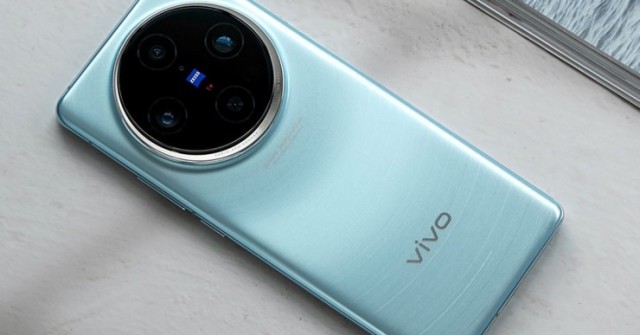 Vivo X200 Pro Mini lộ diện ảnh trên tay với thiết kế cụm camera độc đáo