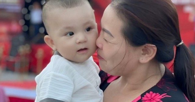 Hạnh phúc của mẹ kế hơn 20 năm nuôi con chồng
