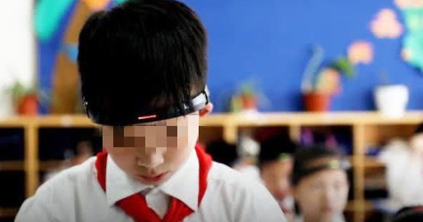 Học sinh Trung Quốc phải đeo 