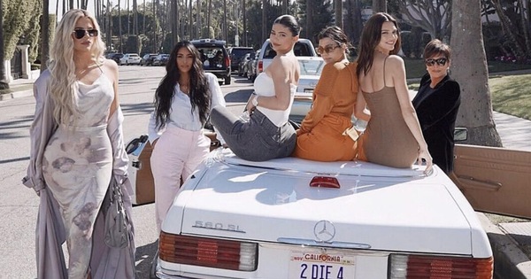 Hiếm lắm cả gia đình Kardashian đọ sắc một khung hình, ai ngờ Kim và Kylie đều lu mờ trước Kendall