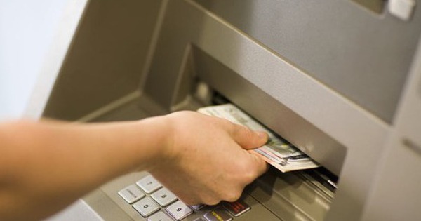 Rút tiền tại ATM nhưng máy 