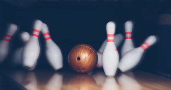 Bóng bowling giờ cũng hack được, một phát ném bừa là đổ dễ như bỡn