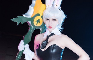 Nóng mắt với cosplay Riven Thỏ Ngọc cực gợi cảm trong Liên Minh Huyền Thoại