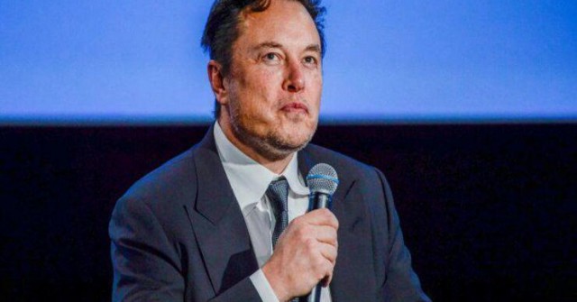 Elon Musk tự xưng là 